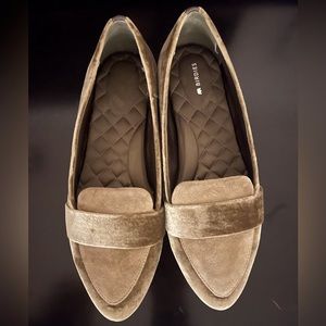 Birdies “The Blackbird” in Olive Velvet.